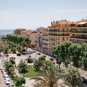 Résidence Châteauneuf 2*, Menton Francia